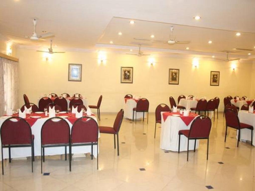 Hotel Palanpur Palace مونت ابو الغرفة الصورة